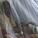 Eine Flüchtlingsfrau mit ihrem, von einer Diarrhoe betroffenen Kind auf der Kinderstation des Hospitals Banadir.